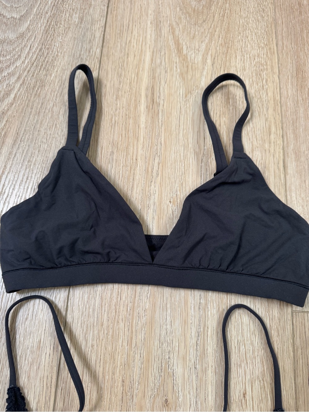 SKIMS Bundle of 2 Fits Everybody Bralettes size Medium - Picture 5 of 9